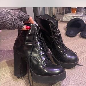 Forever 21 Shiny Black Lace-Up Platform Boots